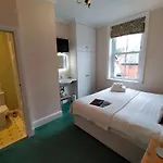Arden House Pensión 4*