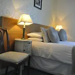 Arden House Pensión 4*