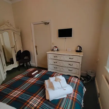 Arden House 4*