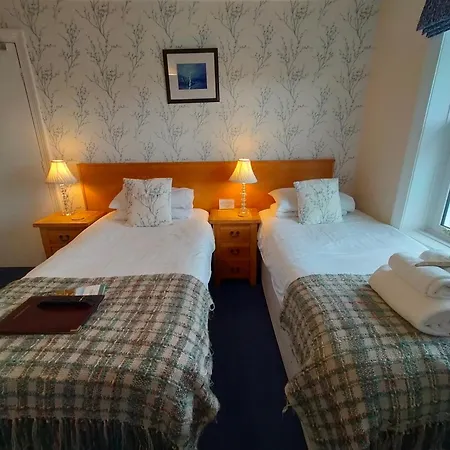 Arden House 4*