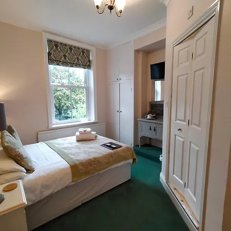 Arden House Pensión 4*
