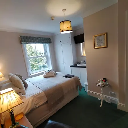Pensión Arden House 4*