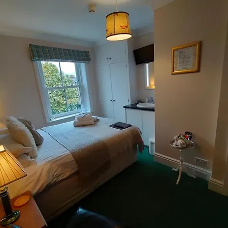 Arden House Pensión 4*