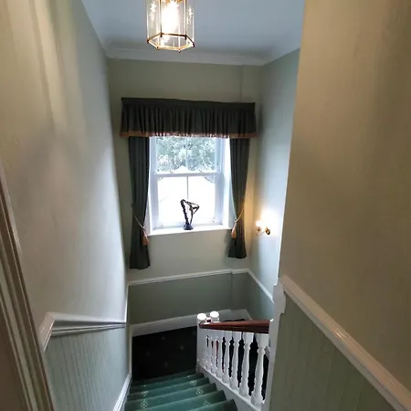 Arden House 4*