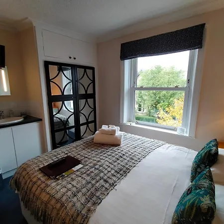Arden House 4* 해러게이트