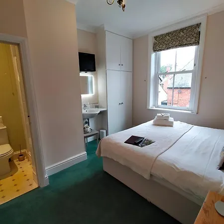 Arden House Pensión 4*