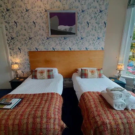 Arden House 4*