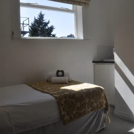게스트하우스 Arden House 4*