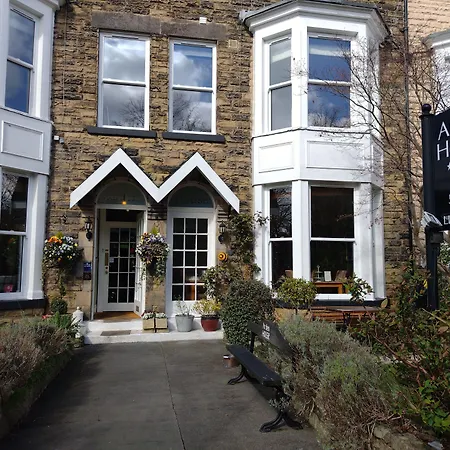 Arden House 4*