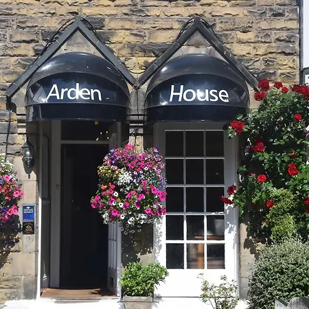 Arden House Pensión