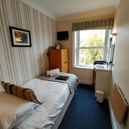 Arden House 4*