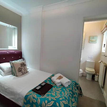 Arden House 4*