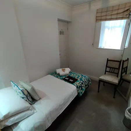 Arden House 4*