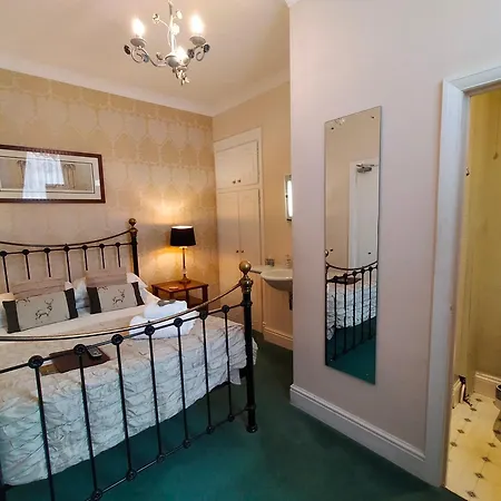 Arden House 4*
