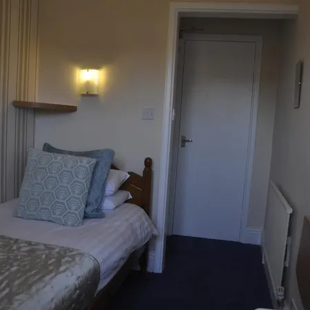 Arden House 4*