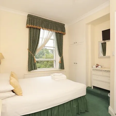 Arden House 4*